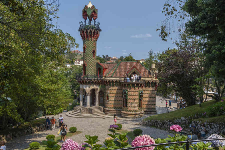 Cantabria 001 - Comillas - Villa Quijano o el Capricho de Gaudí.jpg